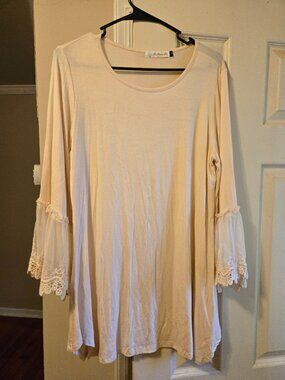 Shabby Tree L off white tunic top with lace half sleeves